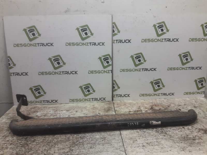 Recambio de estribo izquierdo para nissan terrano/terrano.ii (r20) referencia OEM IAM   