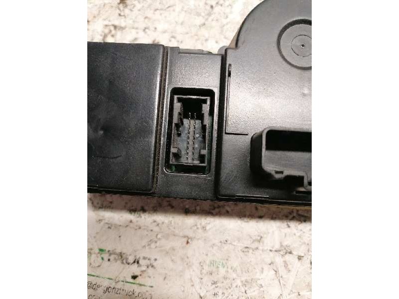 Recambio de mando climatizador para renault megane ii berlina 5p referencia OEM IAM 8200312940  