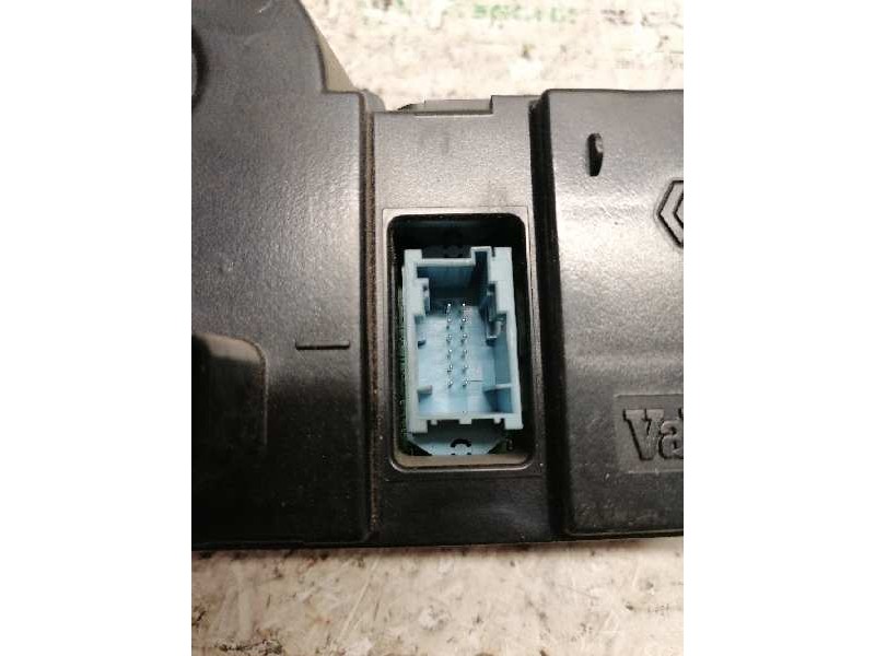 Recambio de mando climatizador para renault megane ii berlina 5p referencia OEM IAM 8200312940  