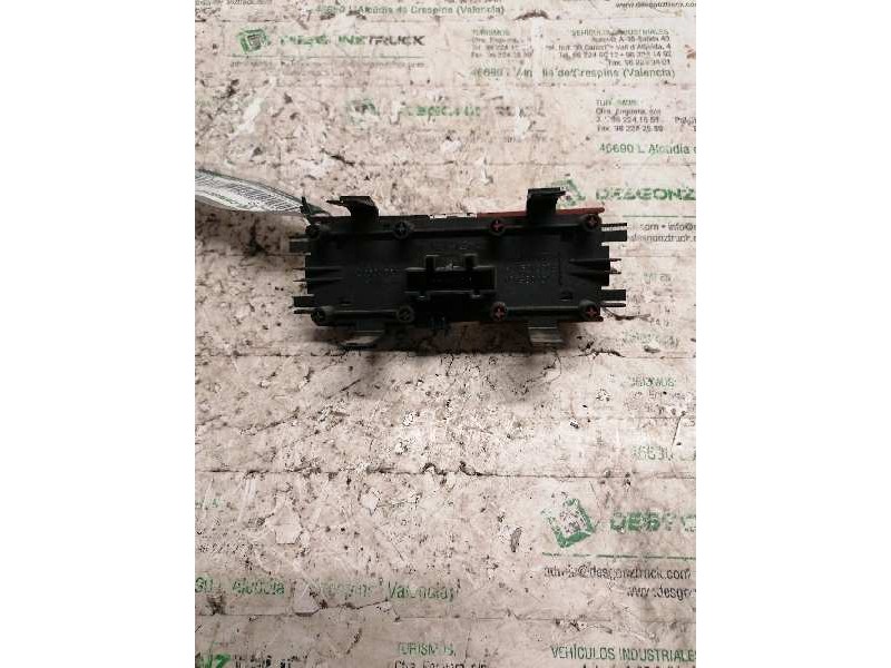 Recambio de warning para renault megane ii berlina 5p referencia OEM IAM 8200095493 6 PINS 