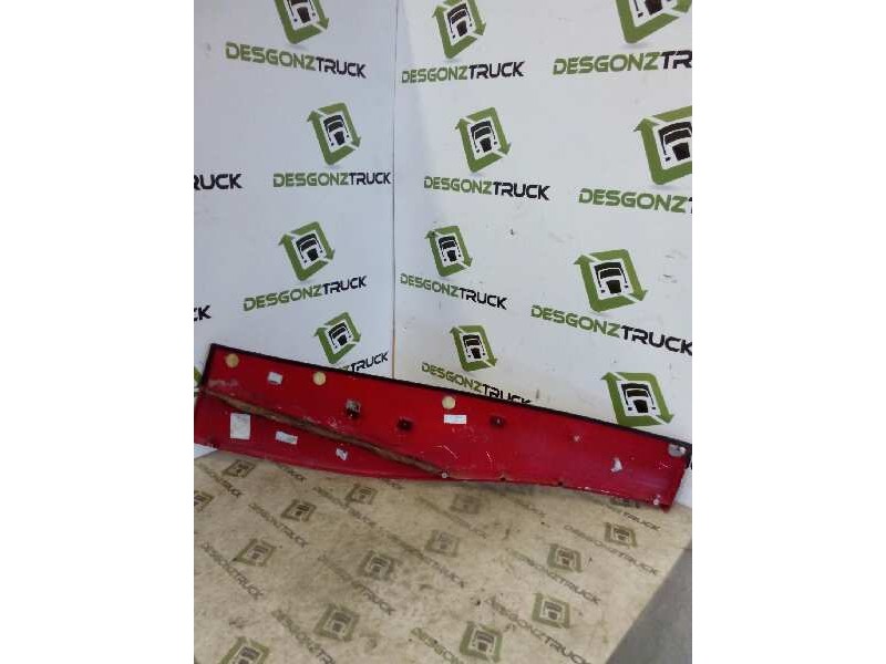 Recambio de moldura puerta delantera derecha para iveco trucks stralis ad 190s43 referencia OEM IAM   
