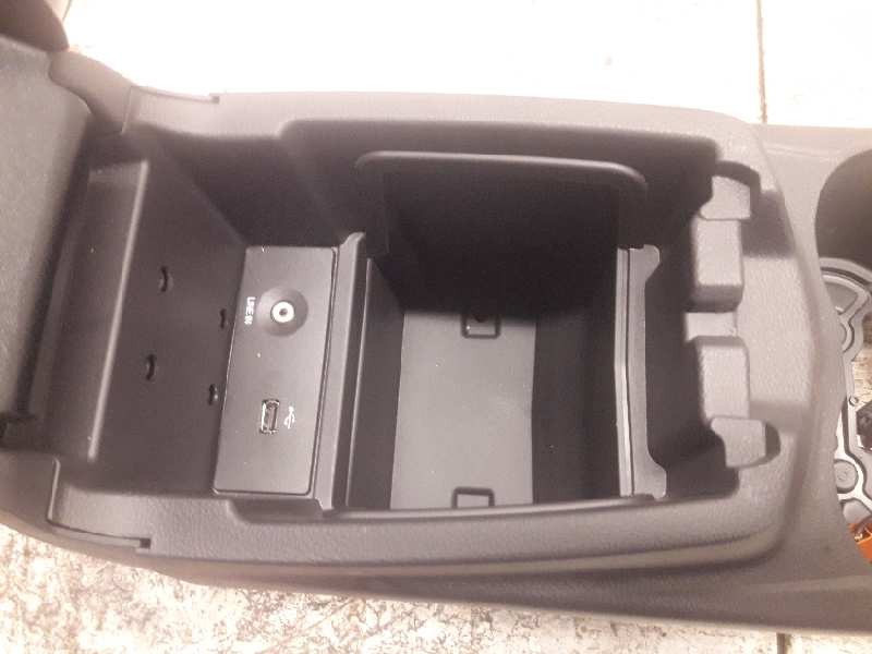 Recambio de guarnecidos palanca cambio para ford focus lim. (cb8) titanium referencia OEM IAM SD0526102436801PIA01  