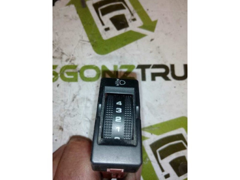 Recambio de boton regulacion de faros para man tgx 18.xxx fg / 4x2 bl xl referencia OEM IAM 81259070333  