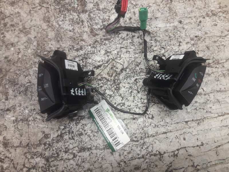 Recambio de mando volante para ford focus lim. (cb8) titanium referencia OEM IAM AM5T14K147DB AM5T9E740AA 