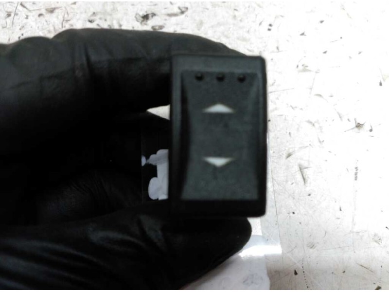 Recambio de mando elevalunas trasero izquierdo para ford mondeo berlina (ge) ambiente referencia OEM IAM   