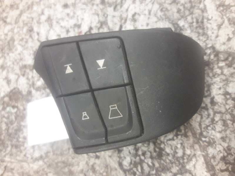 Recambio de mando volante para volvo c30 d5 r-design referencia OEM IAM 30739641 4/3 PINS 