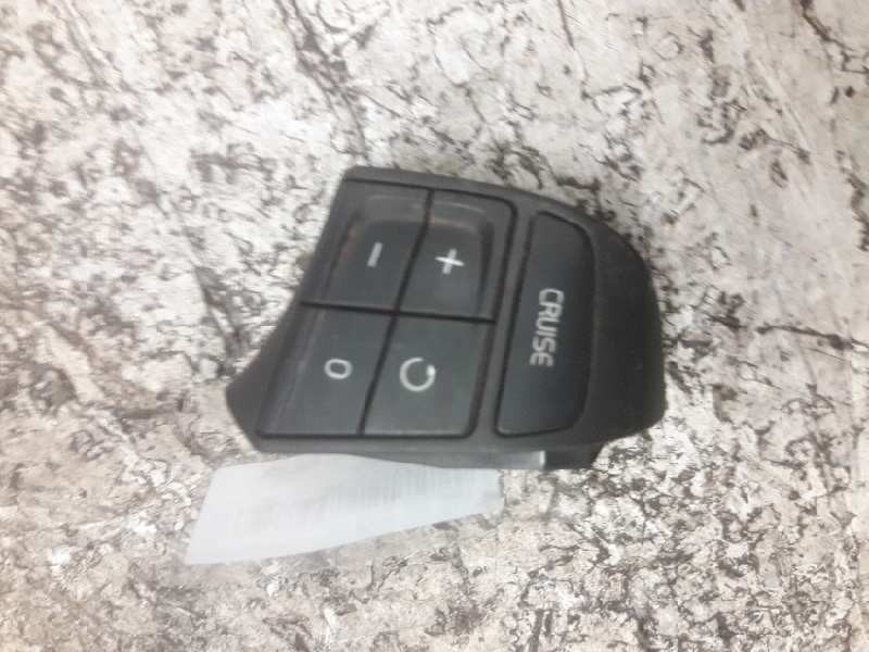 Recambio de mando volante para volvo c30 d5 r-design referencia OEM IAM 30739638 06W29 3 PINS