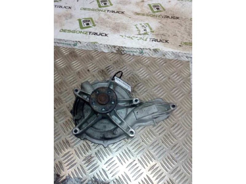 Recambio de bomba agua para renault premium route 2006 fas 4x2 larga distancia referencia OEM IAM 20744940  