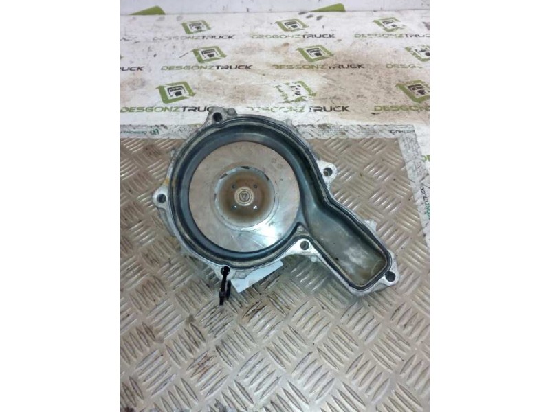 Recambio de bomba agua para renault premium route 2006 fas 4x2 larga distancia referencia OEM IAM 20744940  