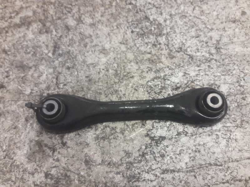 Recambio de brazo suspension inferior trasero derecho para volvo c30 d5 r-design referencia OEM IAM K7LRA  