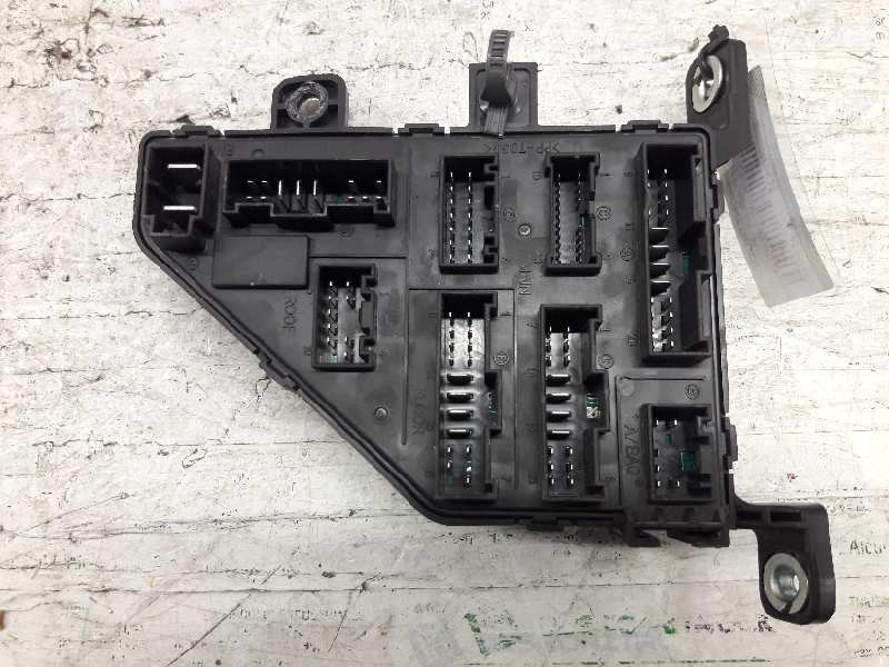 Recambio de caja reles / fusibles para hyundai tucson (jm) 2.0 crdi comfort (4wd) referencia OEM IAM 911102E001  
