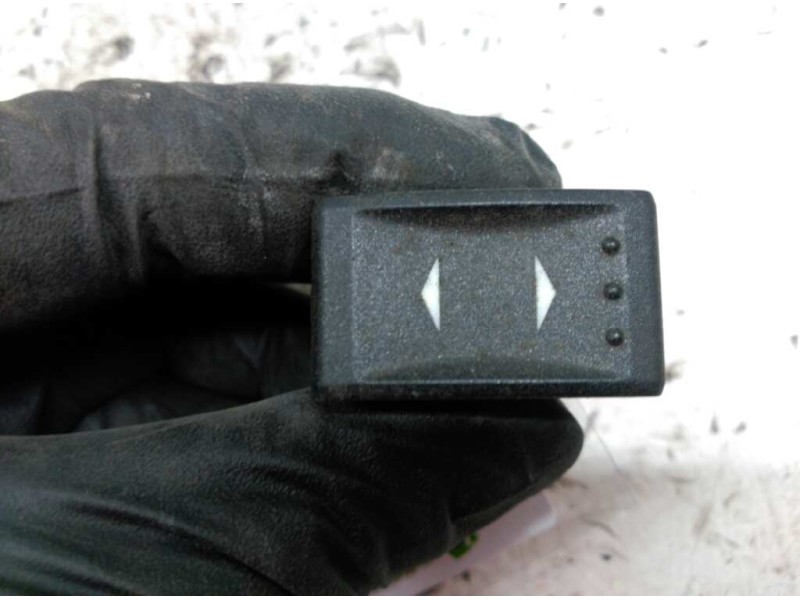 Recambio de mando elevalunas trasero izquierdo para ford mondeo berlina (ge) ambiente referencia OEM IAM   