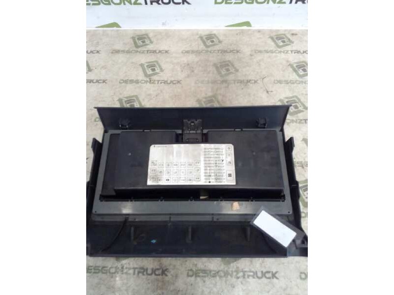 Recambio de guantera para renault trucks midliner m 180.10/c (175cv) referencia OEM IAM 5010210902C 5010226280 23045