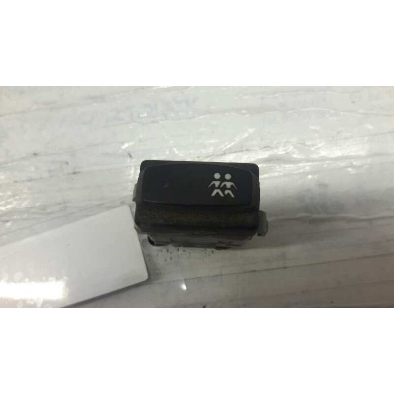 Recambio de boton bloqueo elevalunas traseros para renault megane ii berlina 5p confort authentique referencia OEM IAM   