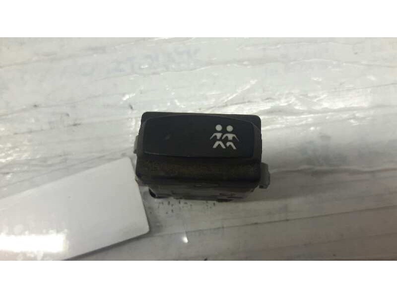 Recambio de boton bloqueo elevalunas traseros para renault megane ii berlina 5p confort authentique referencia OEM IAM   