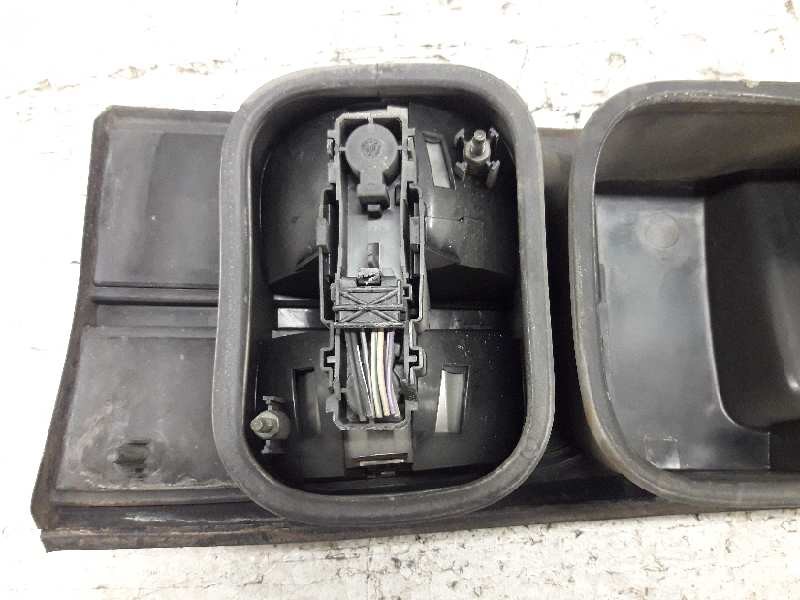 Recambio de piloto trasero central para renault laguna (b56) 1.9 dci rt referencia OEM IAM 7700420119  