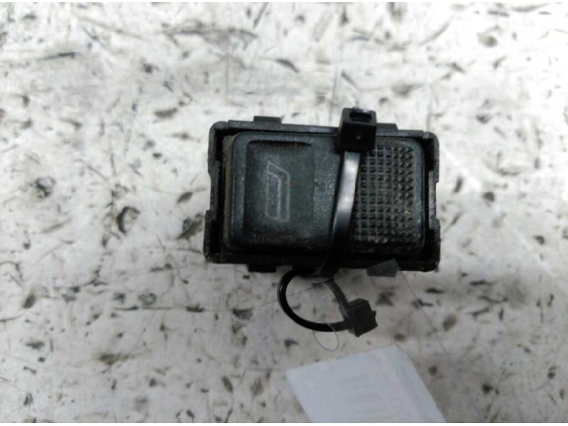 Recambio de mando elevalunas trasero izquierdo para audi 80/90 (893) 80 kamei quattro referencia OEM IAM   