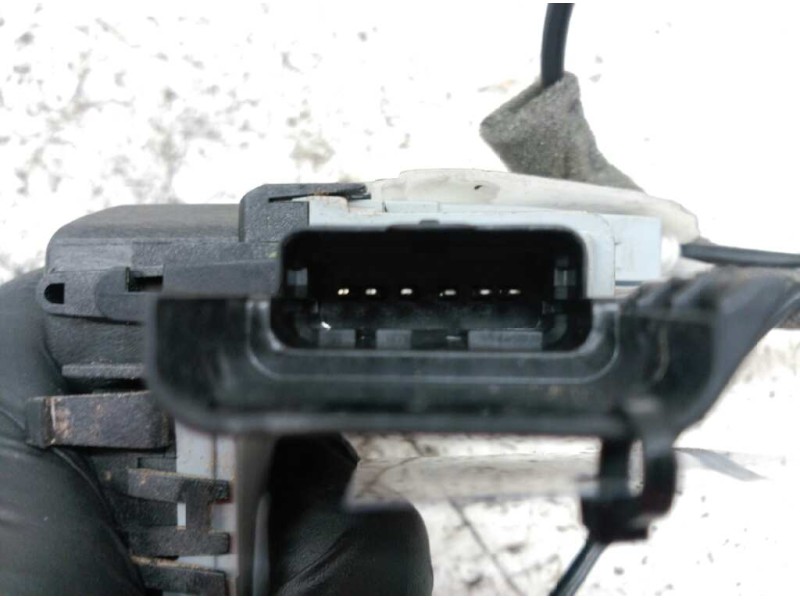 Recambio de cerradura puerta trasera izquierda para peugeot 308 confort referencia OEM IAM 5040A0395J1  