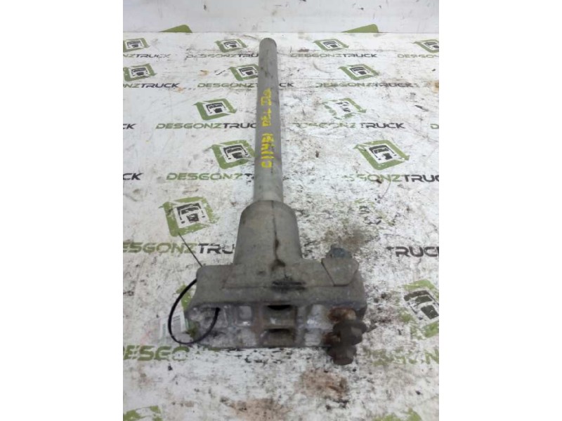 Recambio de soporte guardabarros trasero para volvo fh xxx 12.8 diesel referencia OEM IAM  DELANTERO IZQUIERDO 