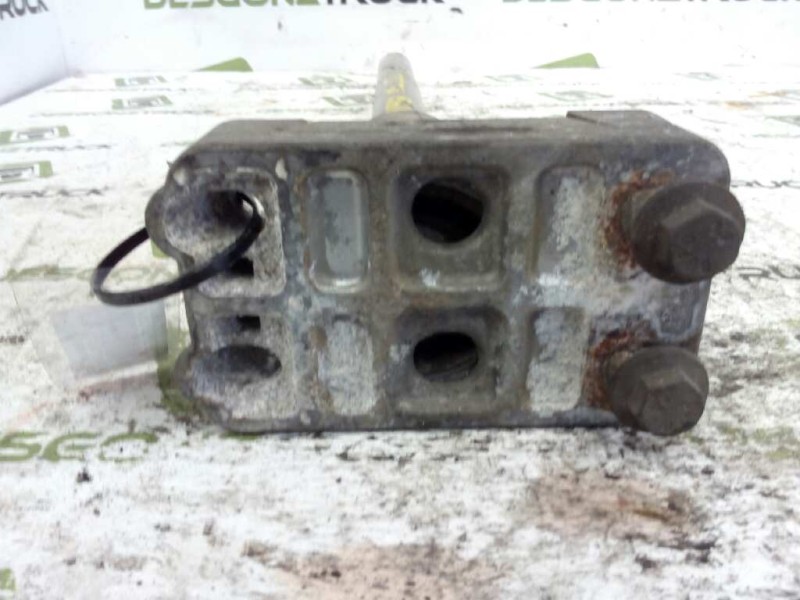 Recambio de soporte guardabarros trasero para volvo fh xxx 12.8 diesel referencia OEM IAM  DELANTERO IZQUIERDO 