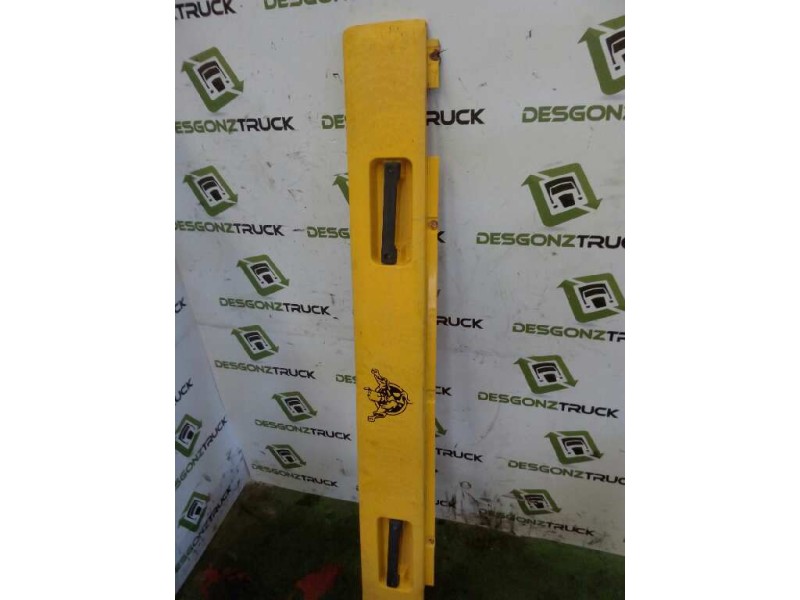 Recambio de molduras delanteras para astra trucks ....... ....... referencia OEM IAM   