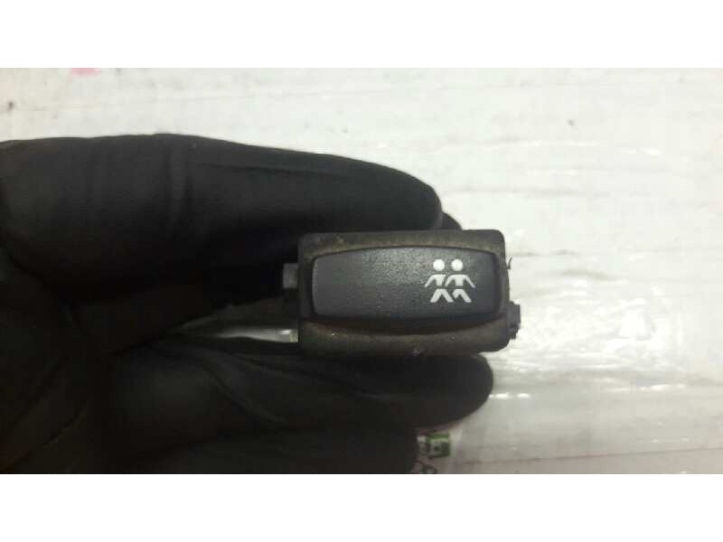 Recambio de boton bloqueo elevalunas traseros para renault laguna ii grandtour (kg0) expression referencia OEM IAM 26498  
