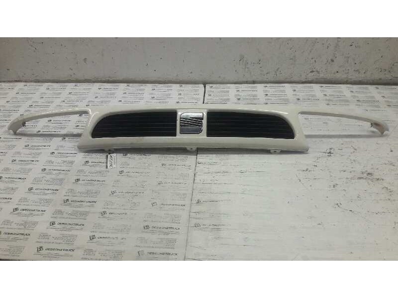 Recambio de rejilla delantera central para seat cordoba berlina (6k2) aniversario referencia OEM IAM   