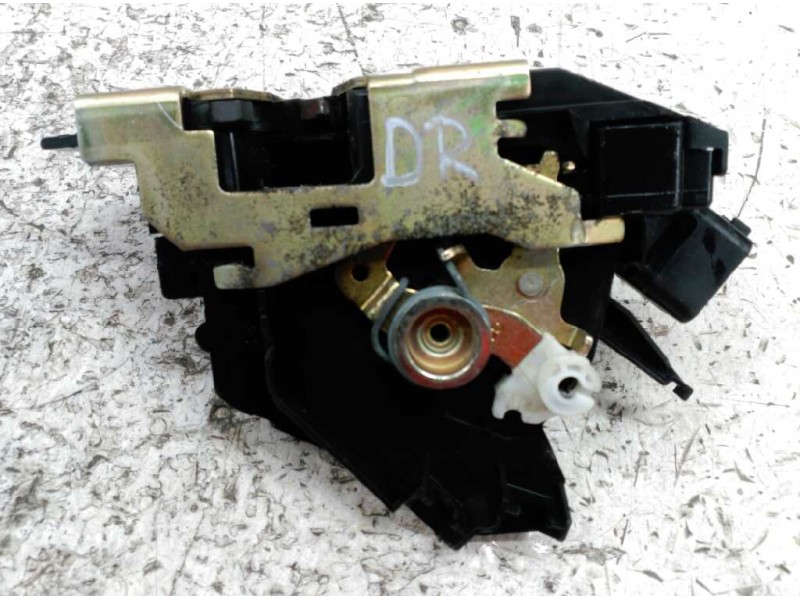 Recambio de cerradura puerta delantera derecha para ford focus berlina (cak) ambiente referencia OEM IAM   