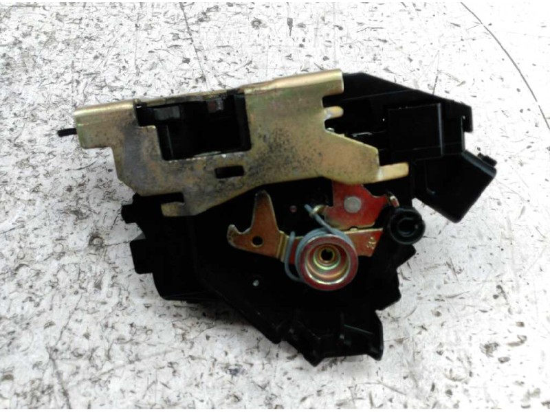 Recambio de cerradura puerta trasera izquierda para ford focus berlina (cak) ambiente referencia OEM IAM   