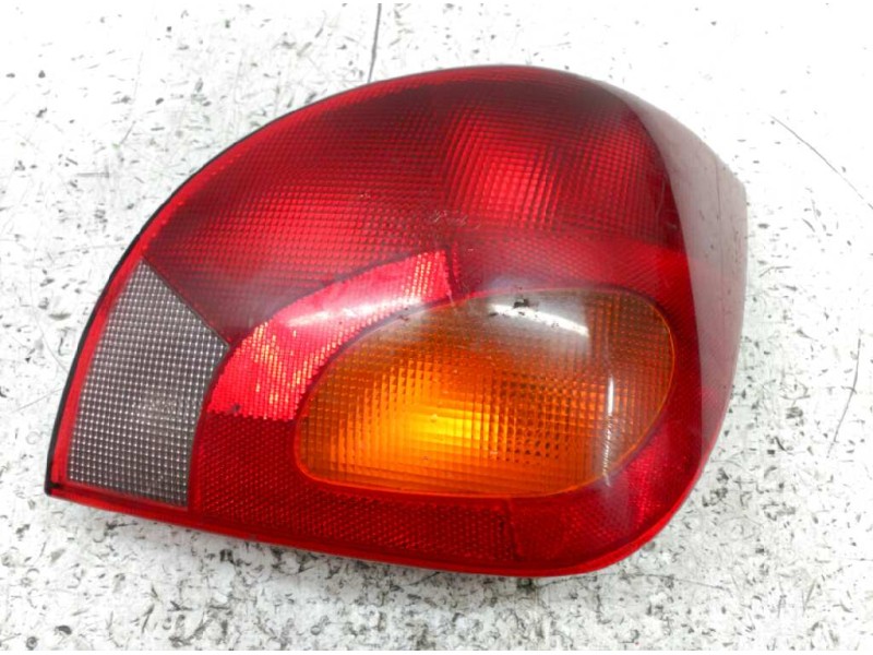 Recambio de piloto trasero derecho para ford fiesta berlina básico referencia OEM IAM   