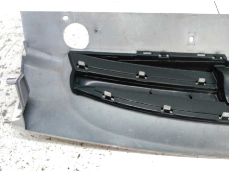 Recambio de rejilla delantera central para peugeot partner (s2) combi pro referencia OEM IAM   