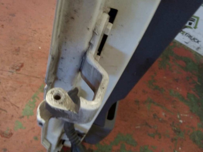 Recambio de puerta delantera derecha para nissan trucks atleon 35.13 referencia OEM IAM  BLANCA 