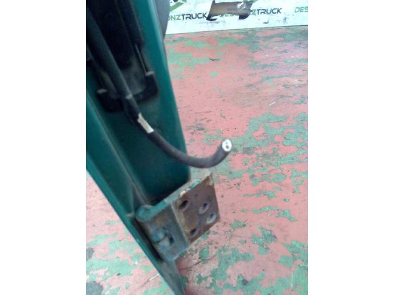 Recambio de puerta delantera derecha para scania trucks serie 3 93 m/280 (282cv) referencia OEM IAM  VERDE 