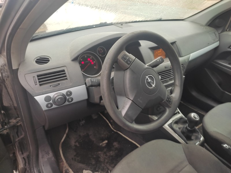 opel astra h berlina del año 2004