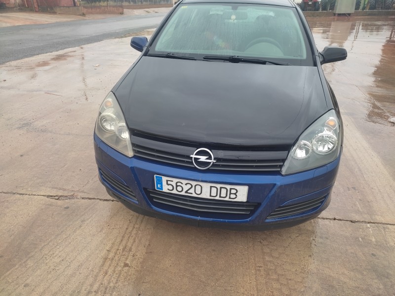 opel astra h berlina del año 2004