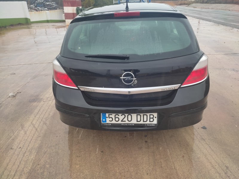 opel astra h berlina del año 2004