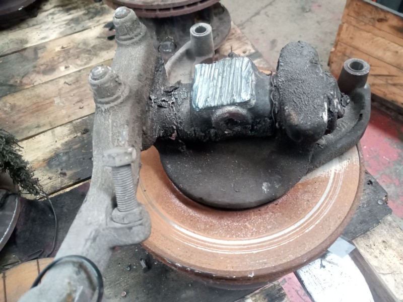 Recambio de mangueta delantera derecha para nissan trucks atleon 120 referencia OEM IAM   