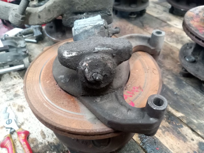 Recambio de mangueta delantera derecha para nissan trucks atleon 120 referencia OEM IAM   