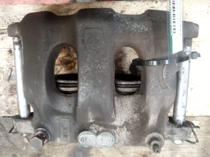 Recambio de pinza freno delantera derecha para nissan trucks atleon 120 referencia OEM IAM 21613599  bendix