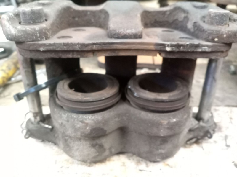 Recambio de pinza freno delantera derecha para nissan trucks atleon 120 referencia OEM IAM 21613599  bendix