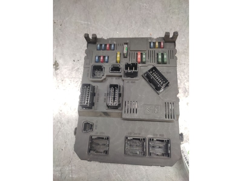Recambio de caja reles / fusibles para peugeot 206 berlina xt referencia OEM IAM 9649637880  BSI