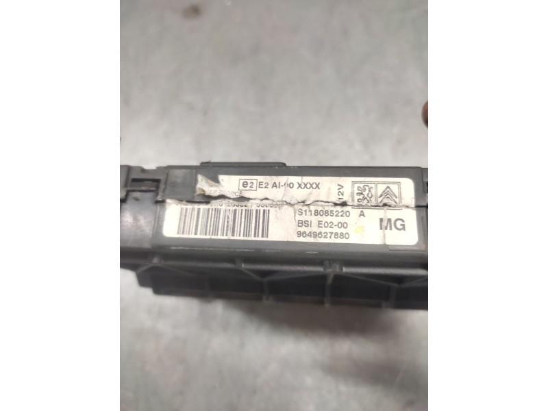 Recambio de caja reles / fusibles para peugeot 206 berlina xt referencia OEM IAM 9649637880  BSI