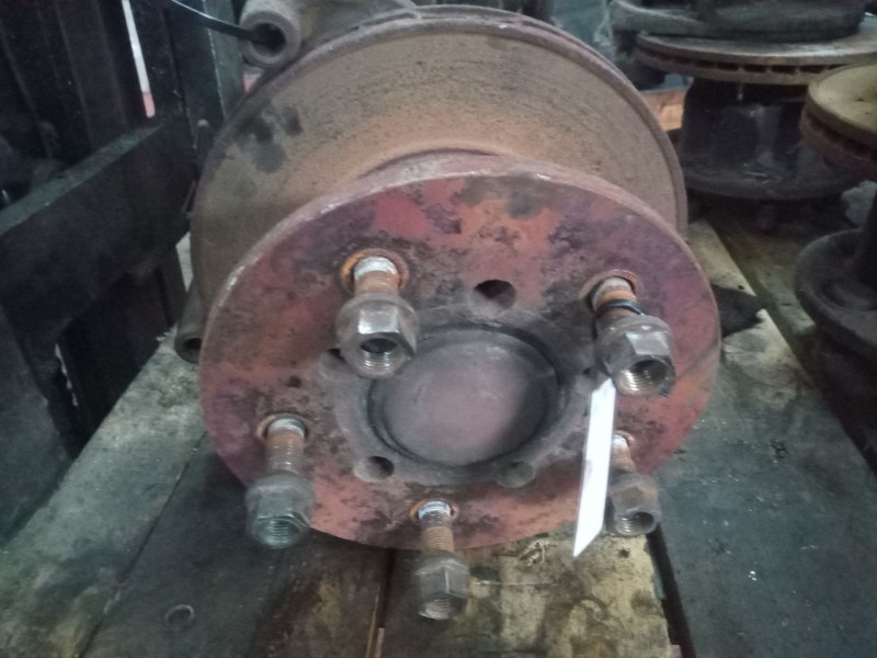 Recambio de buje delantero para nissan cabstar e referencia OEM IAM 061002981  