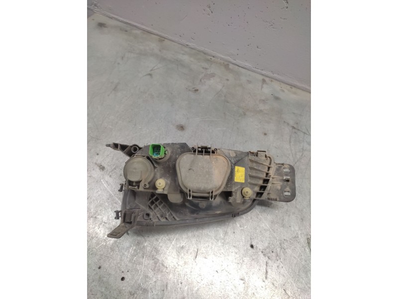 Recambio de faro derecho para ford fiesta berlina (dx) básico referencia OEM IAM   