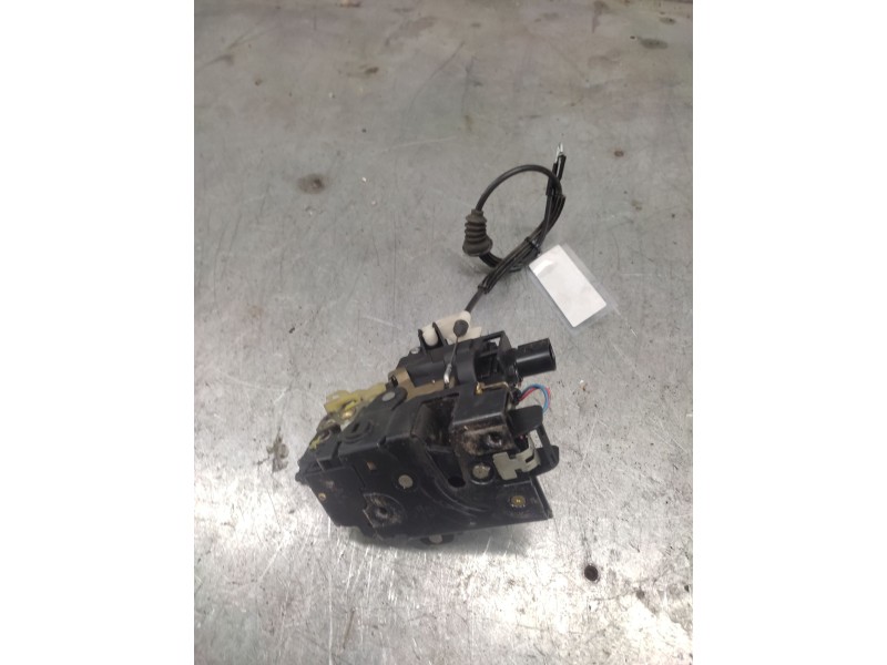 Recambio de cerradura puerta trasera izquierda para volkswagen bora berlina (1j2) conceptline referencia OEM IAM  6 PINS 