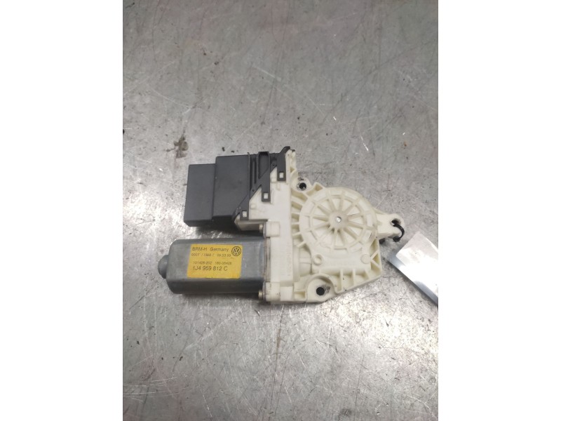 Recambio de motor elevalunas trasero derecho para volkswagen bora berlina (1j2) conceptline referencia OEM IAM 1J4959812C  