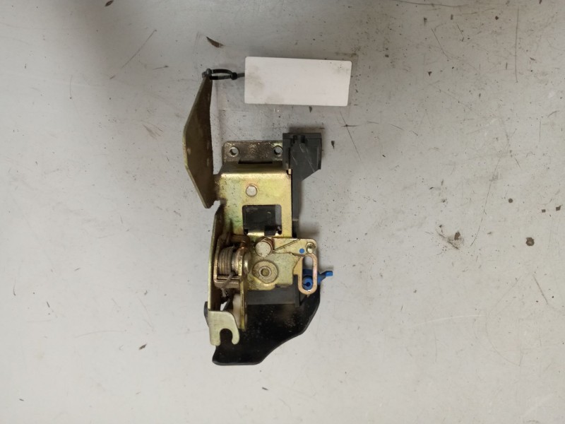 Recambio de cerradura puerta delantera derecha para renault midlum 6.2 diesel referencia OEM IAM 5001858127  