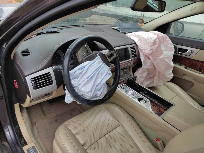 jaguar xf del año 2010