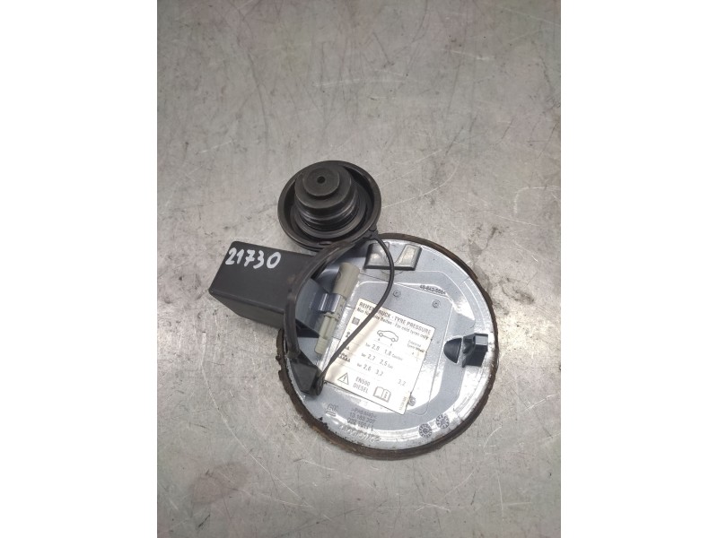 Recambio de tapa exterior combustible para opel corsa d ´´111 years´´ referencia OEM IAM   