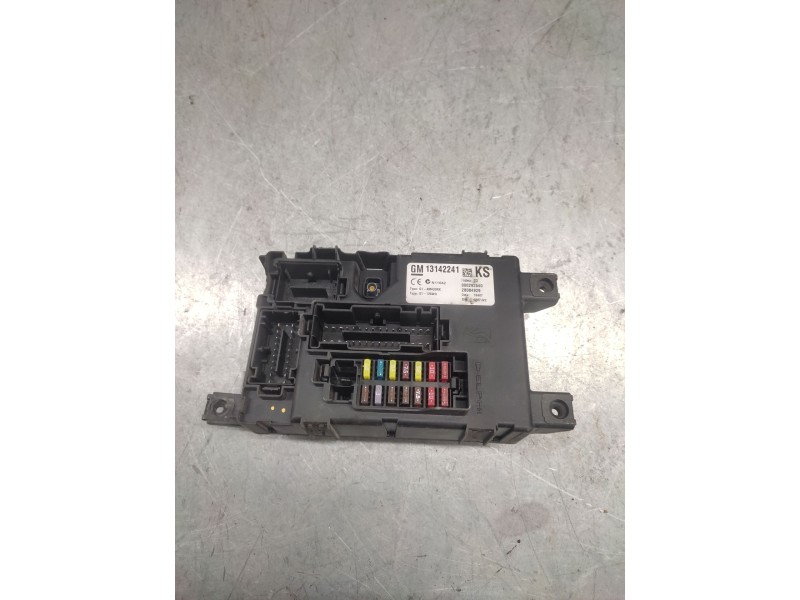 Recambio de caja reles / fusibles para opel corsa d ´´111 years´´ referencia OEM IAM 13142241  
